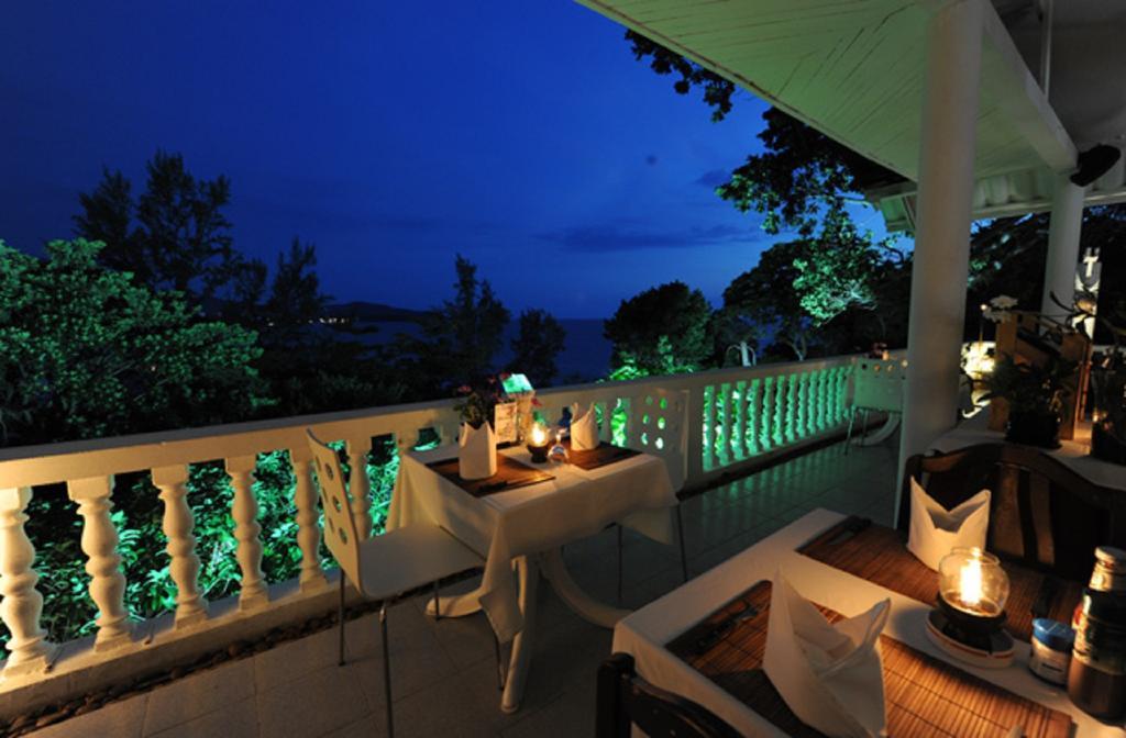 Karon Cliff Contemporary Boutique Bungalows Ξενοδοχείο Εστιατόριο φωτογραφία