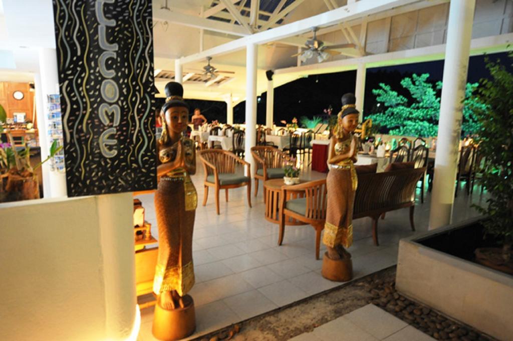 Karon Cliff Contemporary Boutique Bungalows Ξενοδοχείο Εστιατόριο φωτογραφία